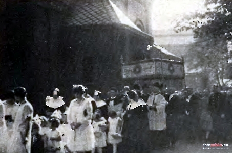 1928 - Kościół św. Rodziny, komunia