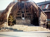 Grota przy kościele św. Rodziny - 8 stycznia 1990