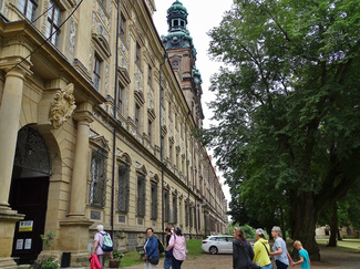 Główna fasada opactwa w Lubiążu